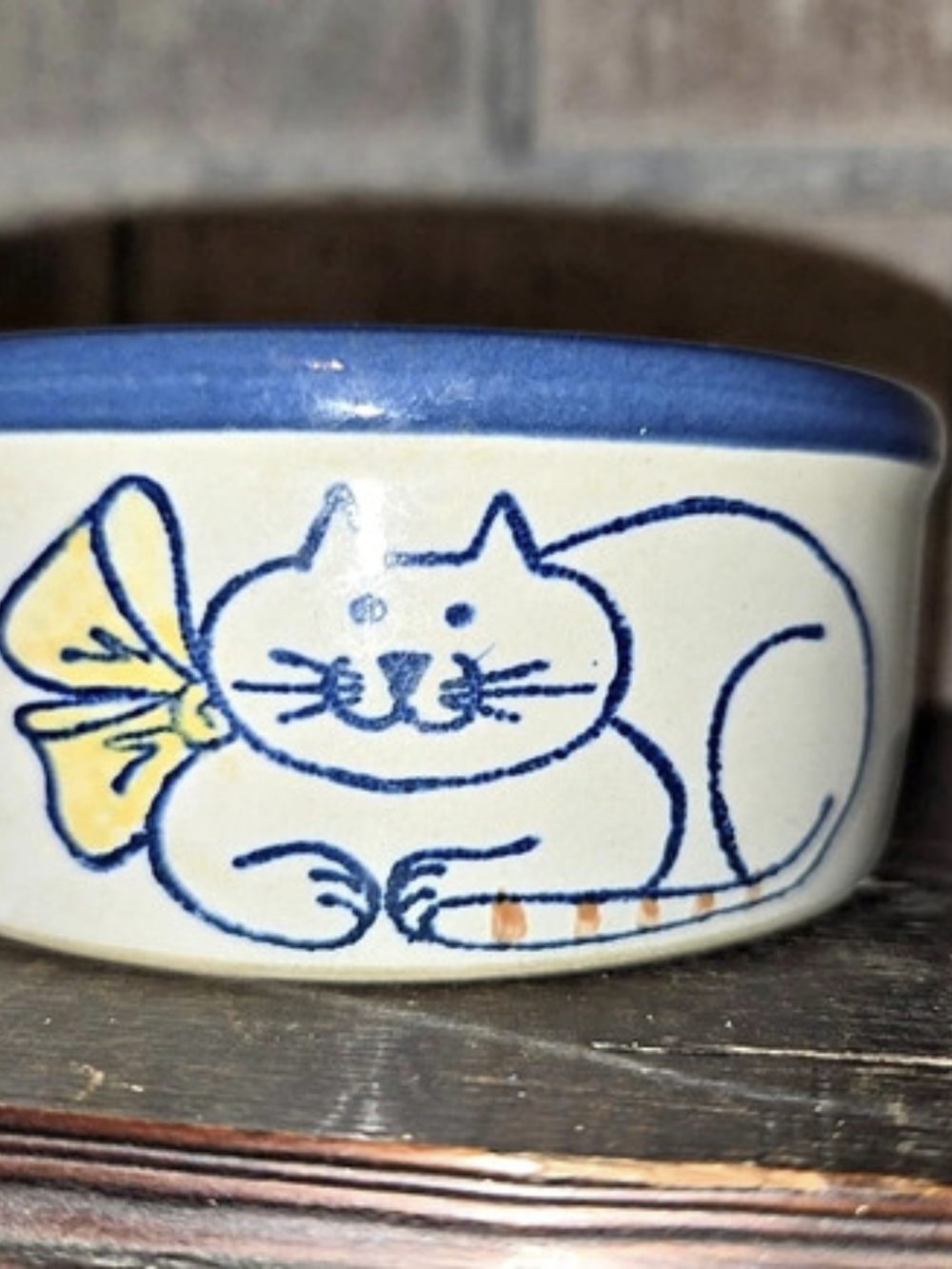 Louisville Stoneware Cat Stoneware Bowl in White & Blue